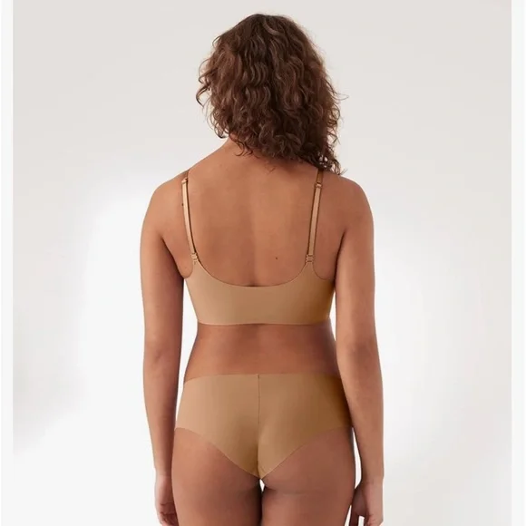 True & Co Women's True Body Triangle Convertible Strap Bra - Picture 3 of 12